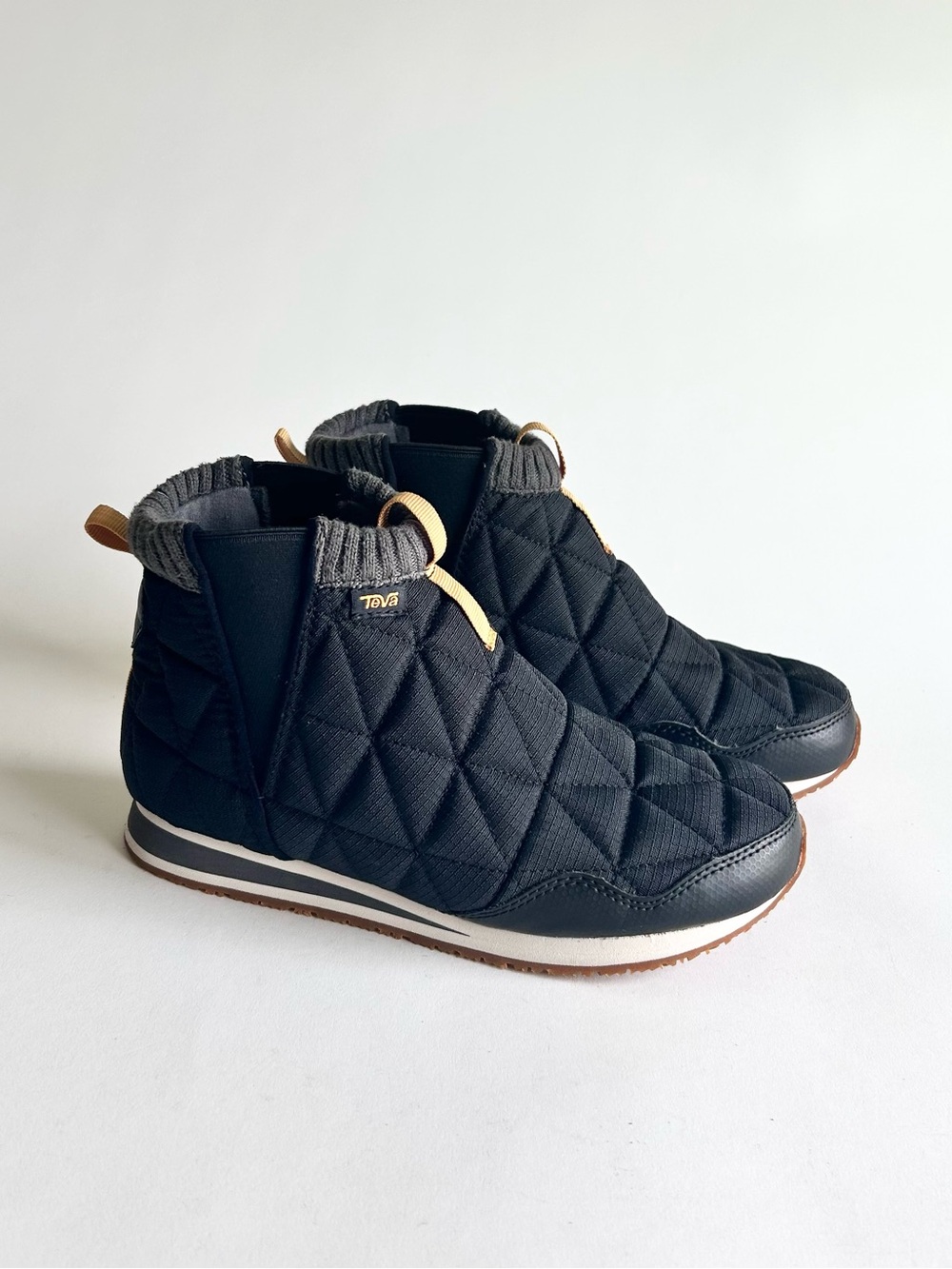 Teva Black Waterproof Fabric Rubber Outsole High Top Sneakers Boots size 7
